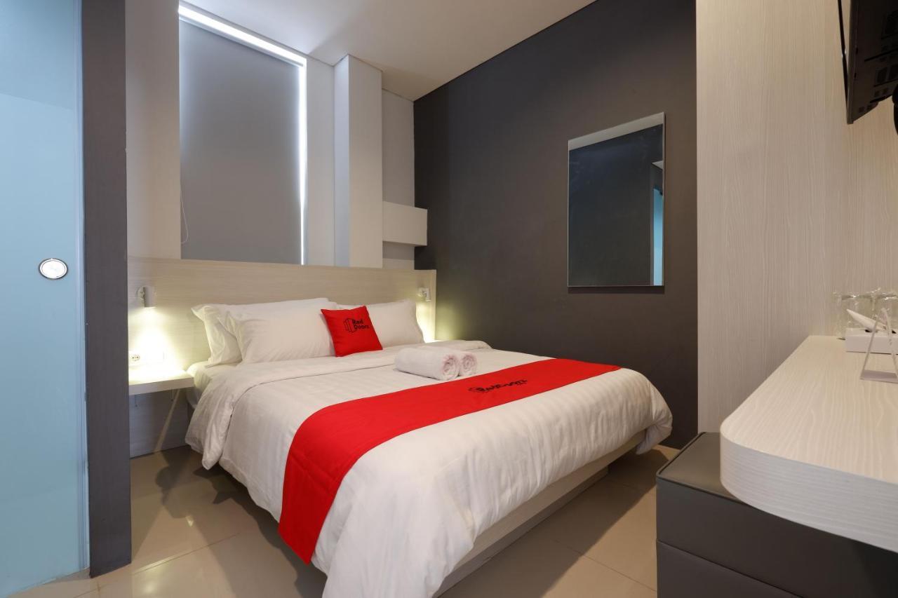 Reddoorz Plus Near Ciputra Mall Simpang Lima Semarang Exterior photo