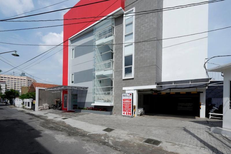 Reddoorz Plus Near Ciputra Mall Simpang Lima Semarang Exterior photo