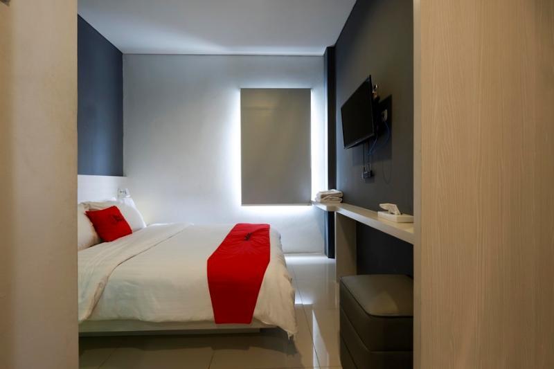 Reddoorz Plus Near Ciputra Mall Simpang Lima Semarang Exterior photo
